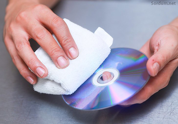 Diş macununu Cd/DVD ye yaydır
